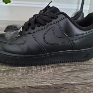 Black Nike air force ones, 7, creased
